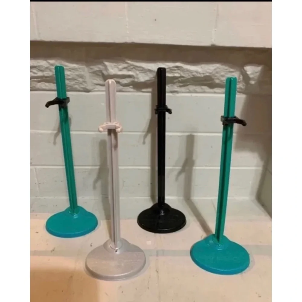 4 Monster High Doll Stands‎